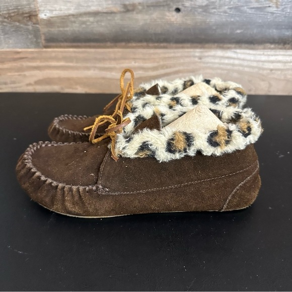 Minnetonka Women's Jacqueline Indoor Outdoor Moccasin Brown w Cheetah Faux Fur 9 - Picture 1 of 8